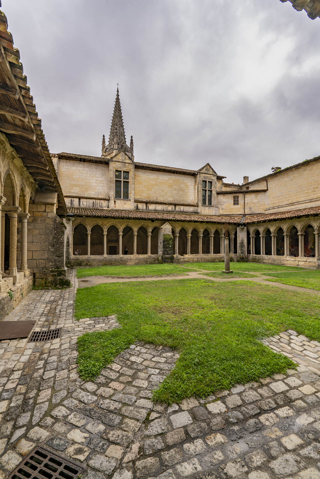 Cloître de l'abbaye de Saint Emilion
